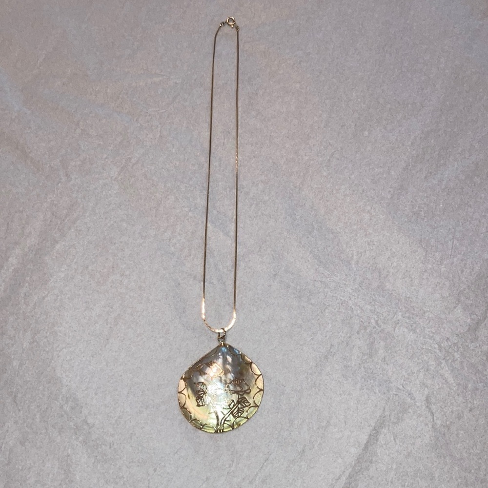 17 1/2 “ Gold Shell Necklace